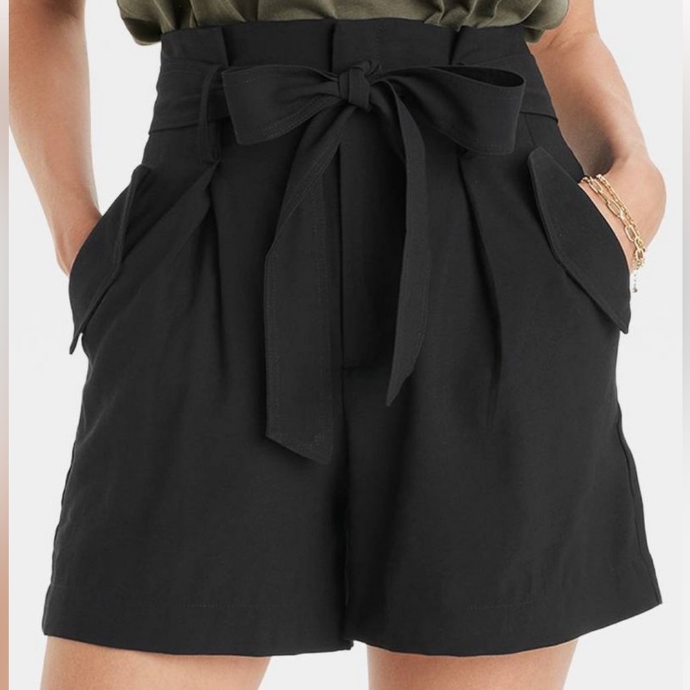 Women's High-Rise Utility Paperbag Shorts
A New Day™ Color Black Size 6. NWT